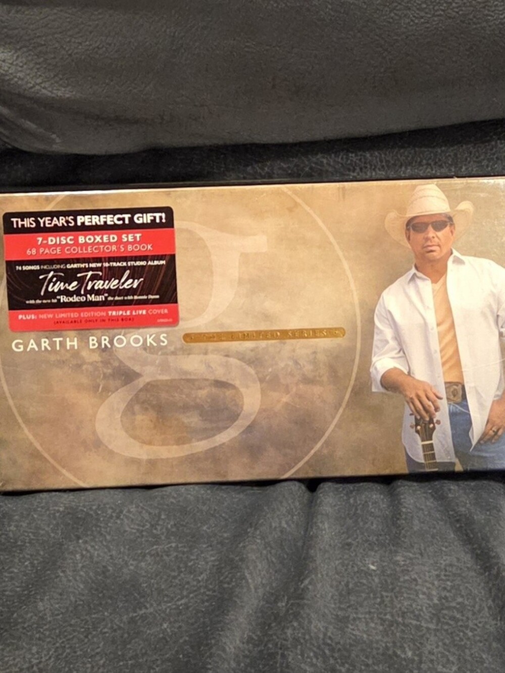 Garth Brooks The Limited Series 7 Disc And Collectors Book